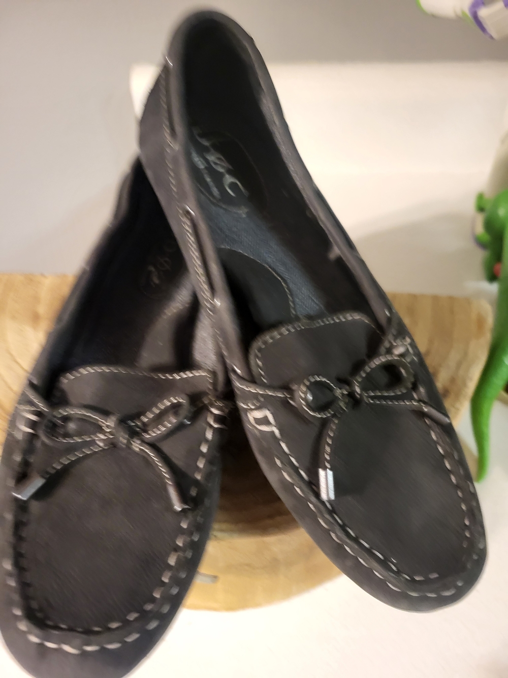 b.o.c. Womans Leather Moccasins Size 8.5